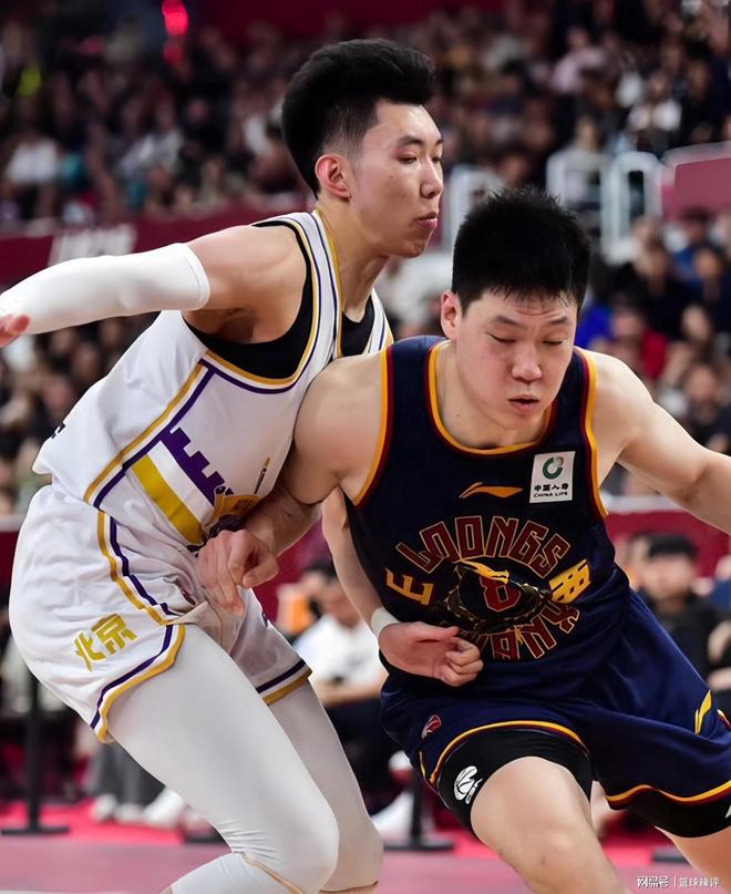 包含今夜尤文图斯豪取连胜：CBA季后赛节点到来；目标明确；阵容厚度经受考验的词条