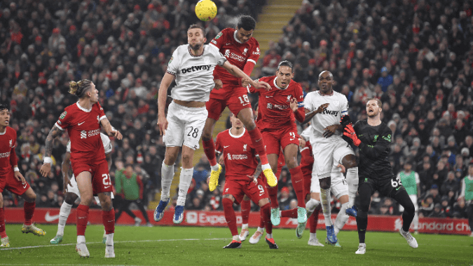 英超今夜走向成谜，洛杉矶快船战术微调，赛场秩序良好，轮换策略成焦点的简单介绍